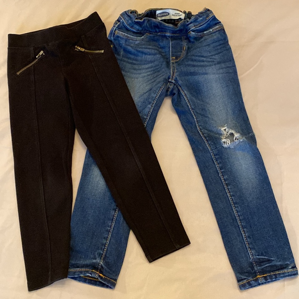 Old Navy size XS 5 pant bundle. Two pairs of Old Navy pants in hood condition.